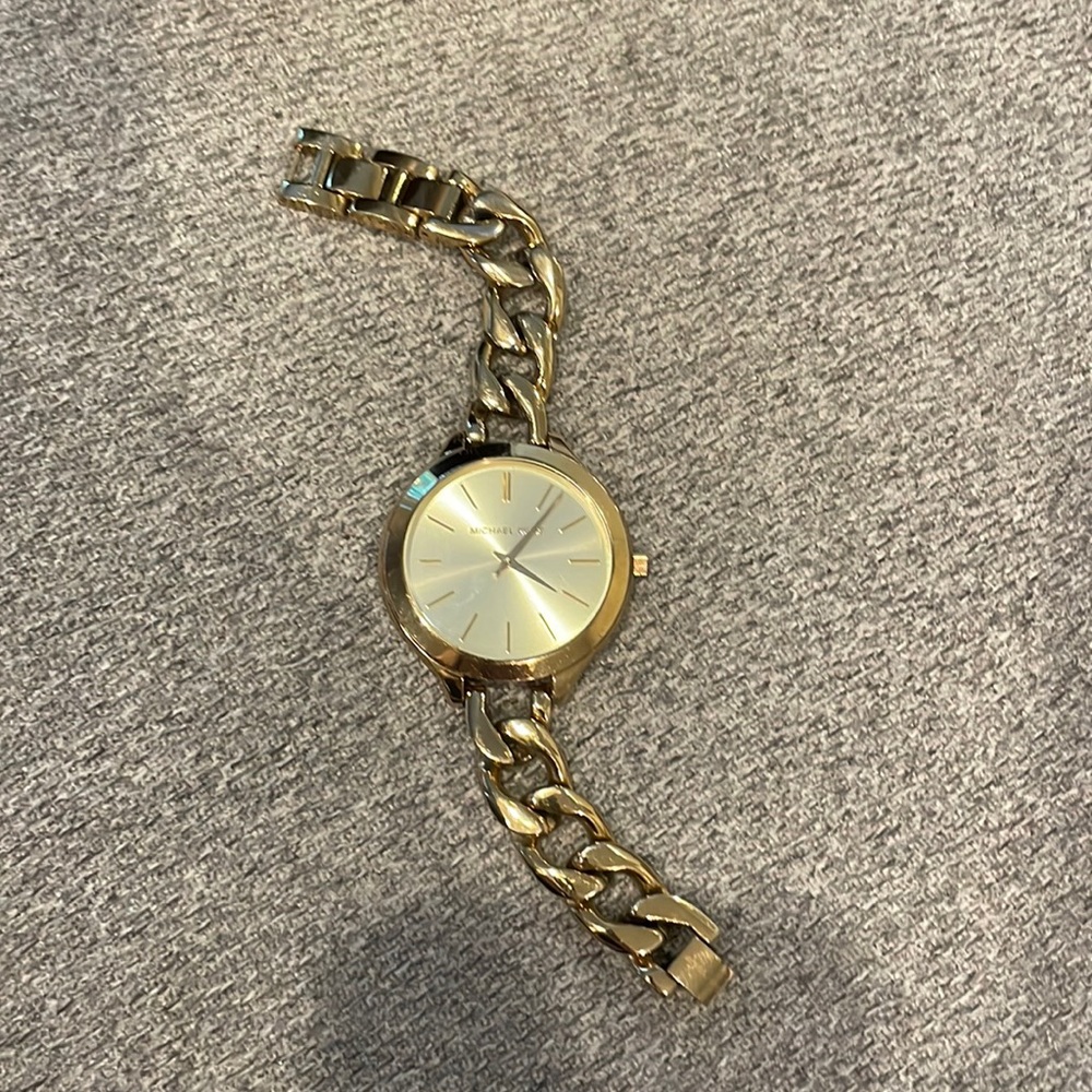 • Michael Kors Gold Thin Link Watch •